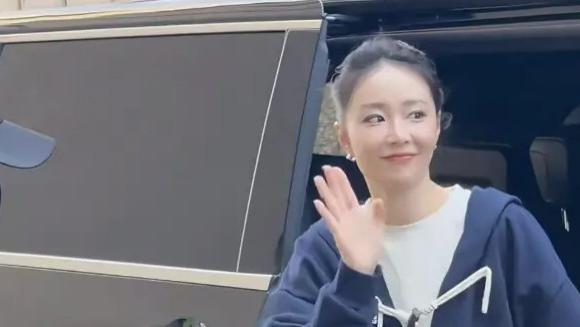 37岁高叶被偶遇：穿一身运动装又酷又飒，气场太强梦回“大嫂”