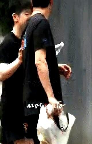 6.22孙颖莎。
原来如此！
眼尖的网友发现个细节——Coco教练每回跟着这姑娘