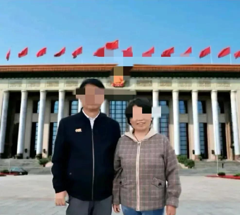 该为大娘二伯正名了，他们真的是原配夫妻，真正的大娘在老家种地。
某月主播这次没有