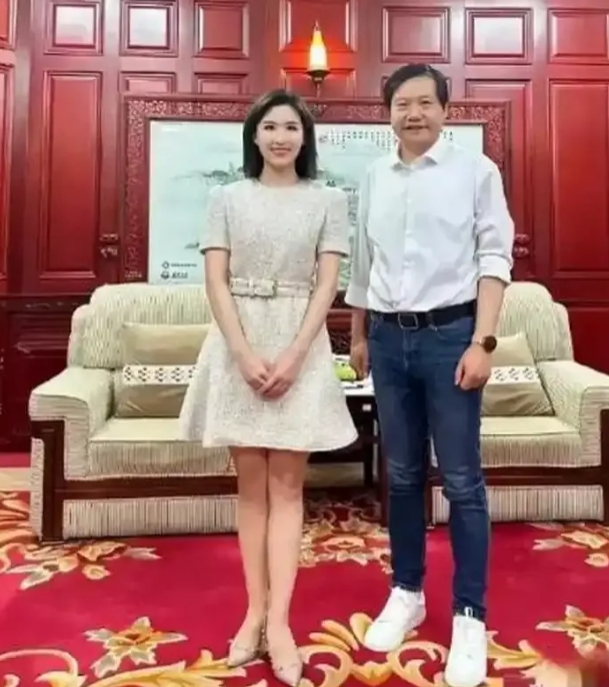 雷军说自己拼命撸铁减肥，保持好形象，是为了不给母校武大丢人！我看这只是其中一个原