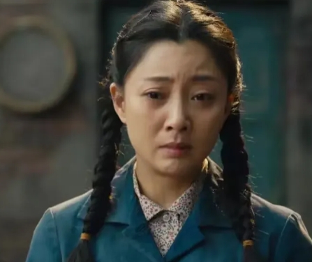 一次，在电视剧《人世间》拍摄时，殷桃不高兴地说：“以后不想和雷佳音一起演戏了。”