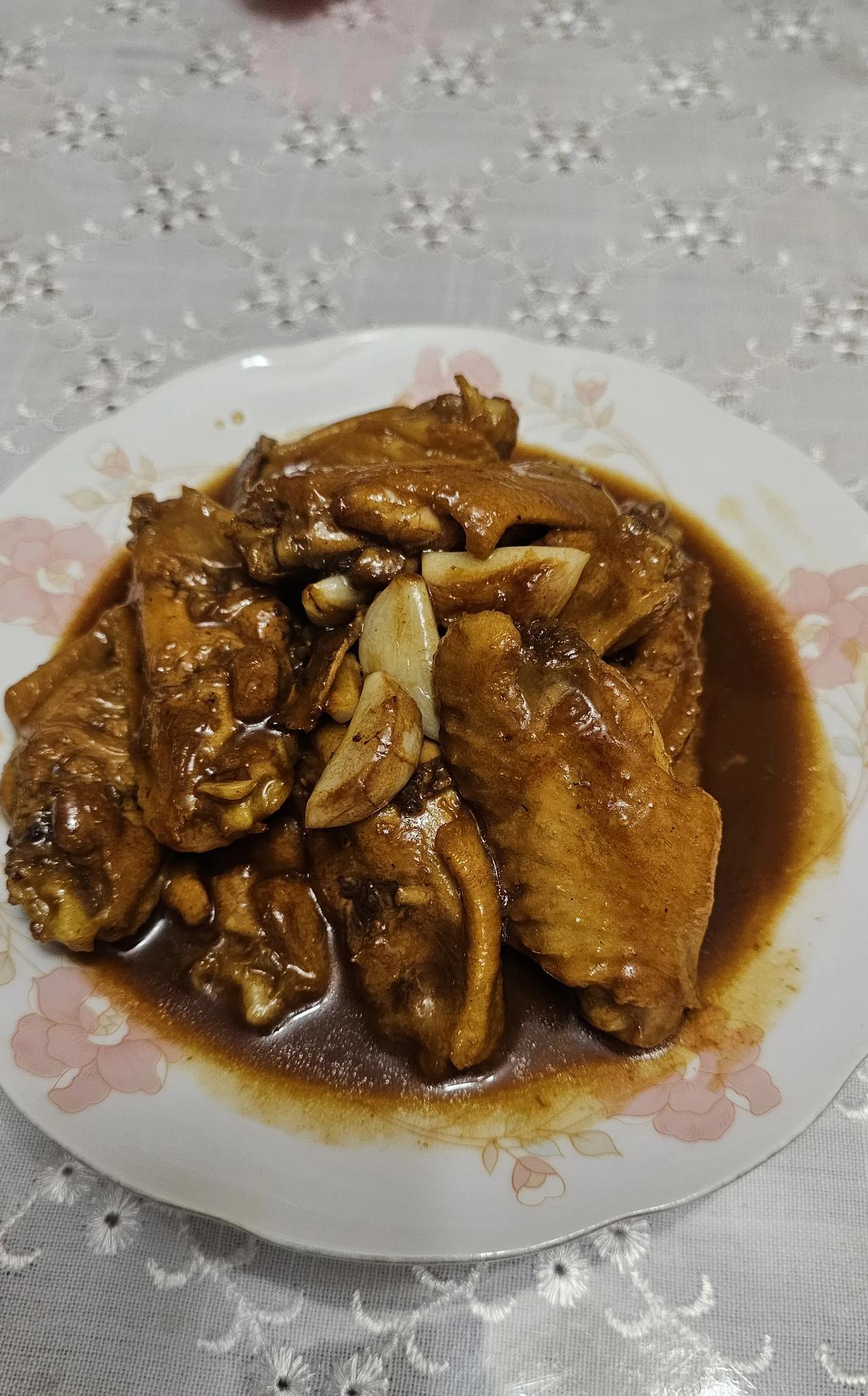肉类的食物最好不要在网上买。
我不太喜欢在网上买菜，特别是肉类，上次在直播间买的