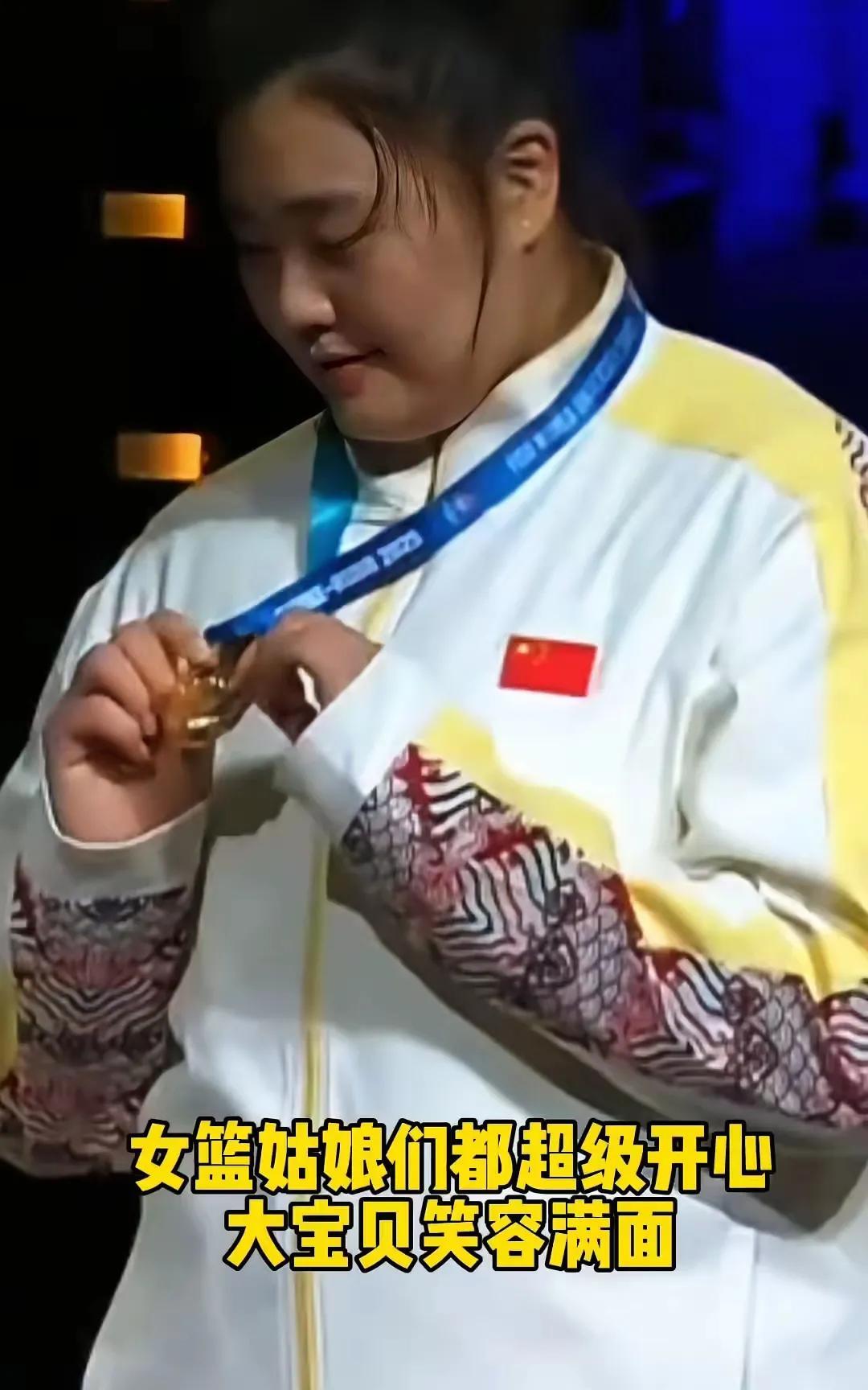 谁说女篮不行？是教练不行好不好？
我们的大宝贝刘禹彤不行吗
这次大运会夺得冠军