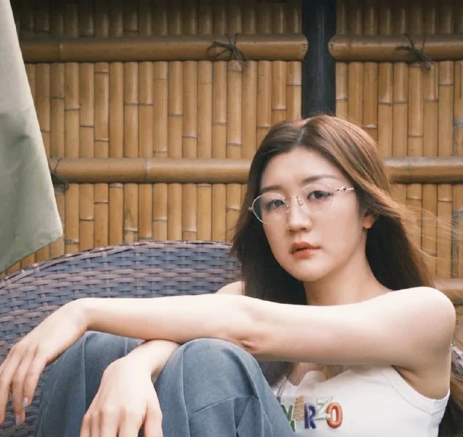 樊振东的话应验了
巴黎夺冠后
陈梦选择了“离开
她并没有像莎莎和鳗鱼那样代