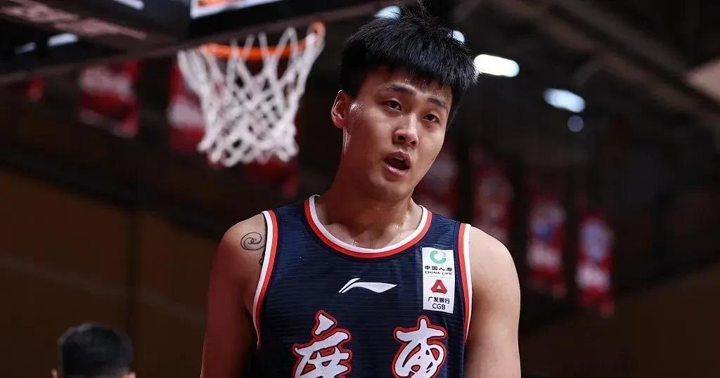 新疆队第一伤号？赵睿生涯每个赛季出勤率
16-17赛季   广东队   35/3