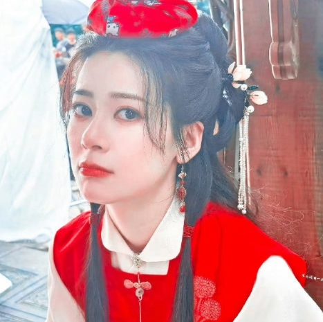 江山为聘开机赵昭仪太可了！饰演的严馥之识金断玉拒当怨女，大女主的飒爽风采让人超期