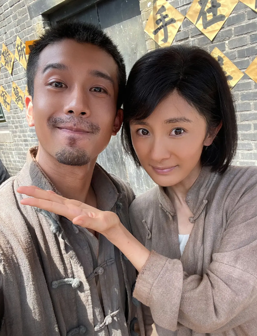 杨幂生日半个娱乐圈送祝福并不奇怪，而《生万物》的铁头送祝福杨幂的回复才看出他们的