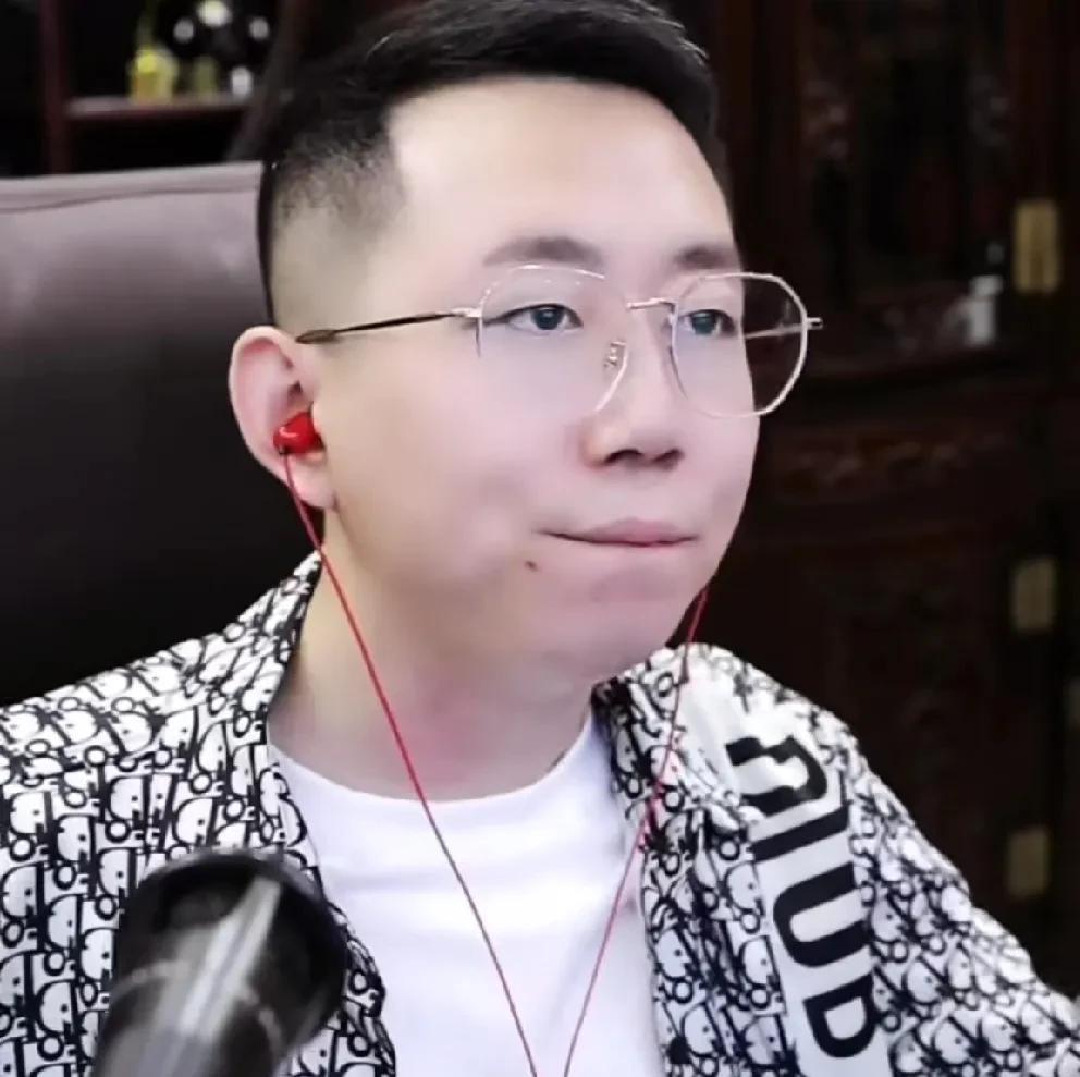 王小源讲述与f/z关系隔阂原因！
总结两点：1、彼此都觉得关系好，开玩笑没度！语