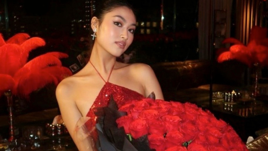 任达华女儿生日照太惊叹，性感美艳大长腿，21岁颜值不输超模妈妈