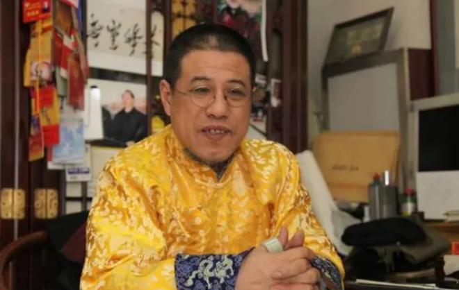 [中国赞]2015年，吉林一男子称手上的戒指是乾隆戴过的，经过专家鉴定，该戒指价