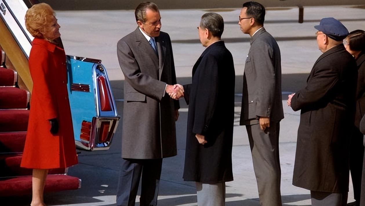 从上海滩到1972年的合影：章含之和尼克松