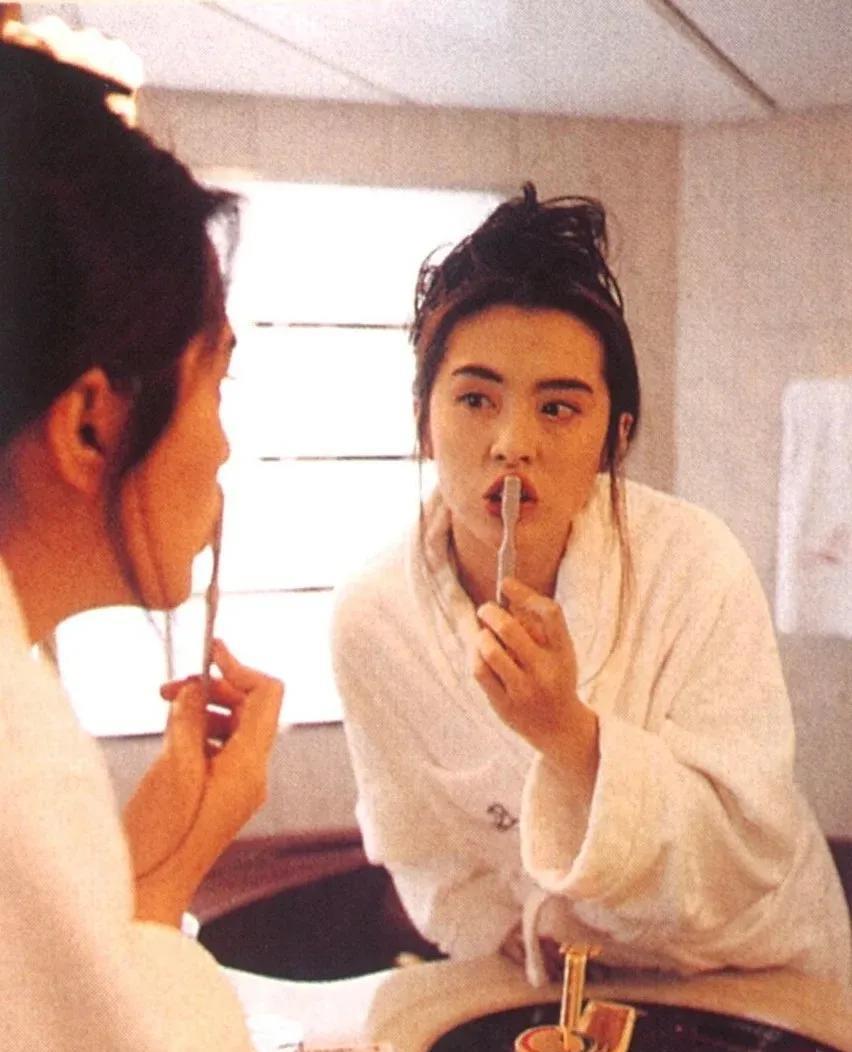 王祖贤很有生活气息的一组照片，松弛又漂亮。#王祖贤#