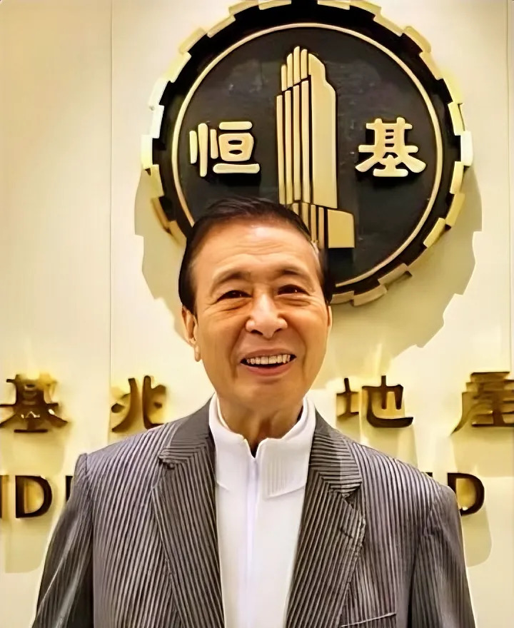 李兆基去世 家族传承完成











震惊！一代传奇，李兆基，走了！享