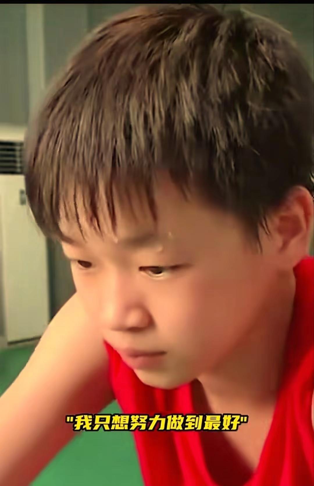 看了陈教练那段采访真绷不住了！全红婵的金牌是“一下子”拿的？她从小离家训练，摔得