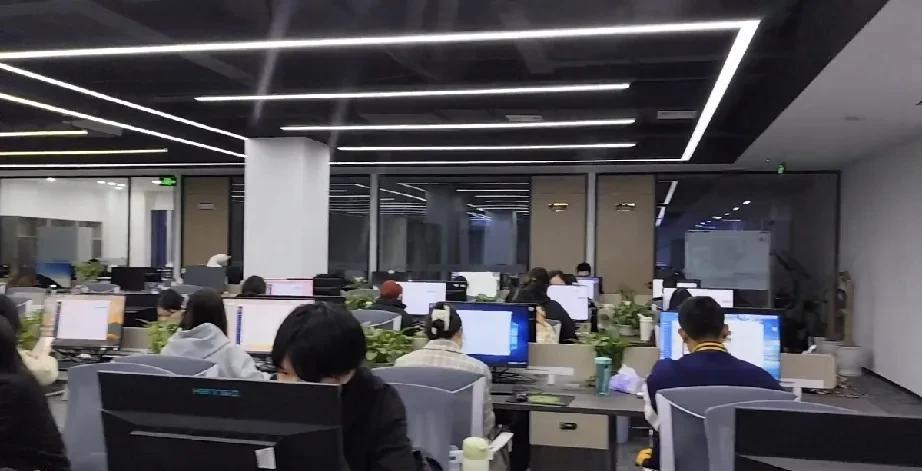 说实话，作为一个hr,我自己都不知道什么时候求职市场变得这么卷[捂脸]我只知道大
