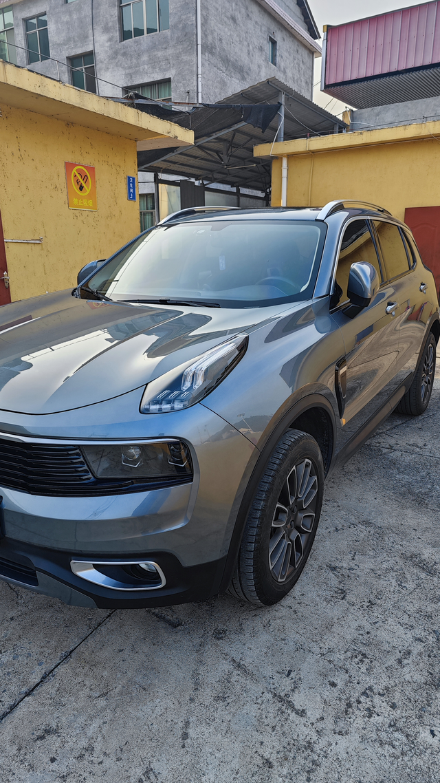 快七万了浅浅感慨
看着仪表盘六万多快七万多的公里数，陪伴我的车原来不知不觉都快四