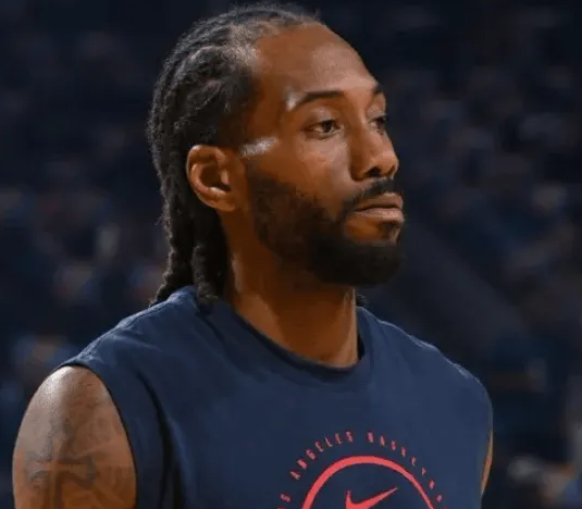 明天11点半，NBA常规赛，快船主场迎战黄蜂。
据快船记者报道，科怀-伦纳德（脚