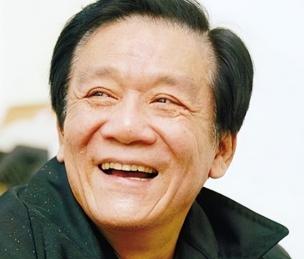 2007年，侯耀文刚去世，戴志诚就迫不及待地与他的前妻，也就是他的“师婶”袁茵结