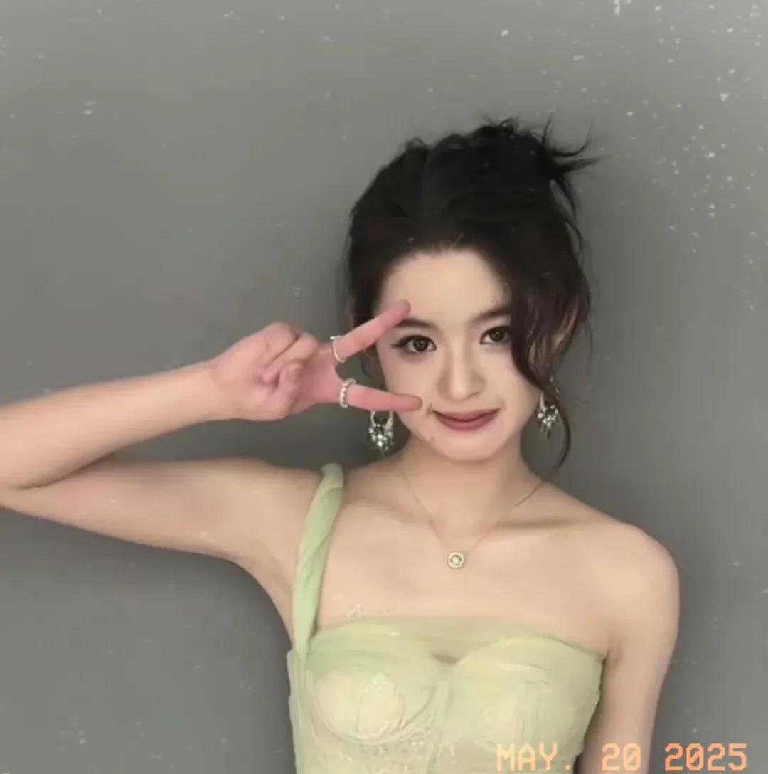 黄杨钿甜“闯祸”？东方卫视犀利三连问，背后藏着啥？
家人们，大瓜来了！黄杨钿甜这