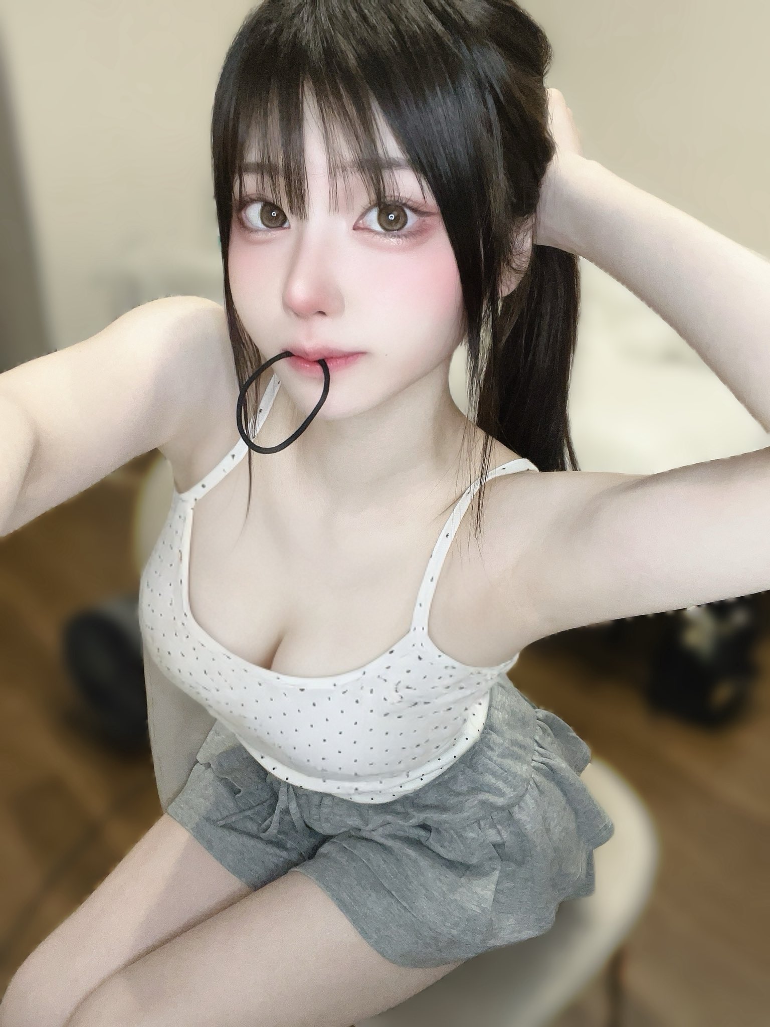 合租真的需要注意一下，尤其是女生
尽量不要和男生合租
就算合租在房间穿衣服一定要