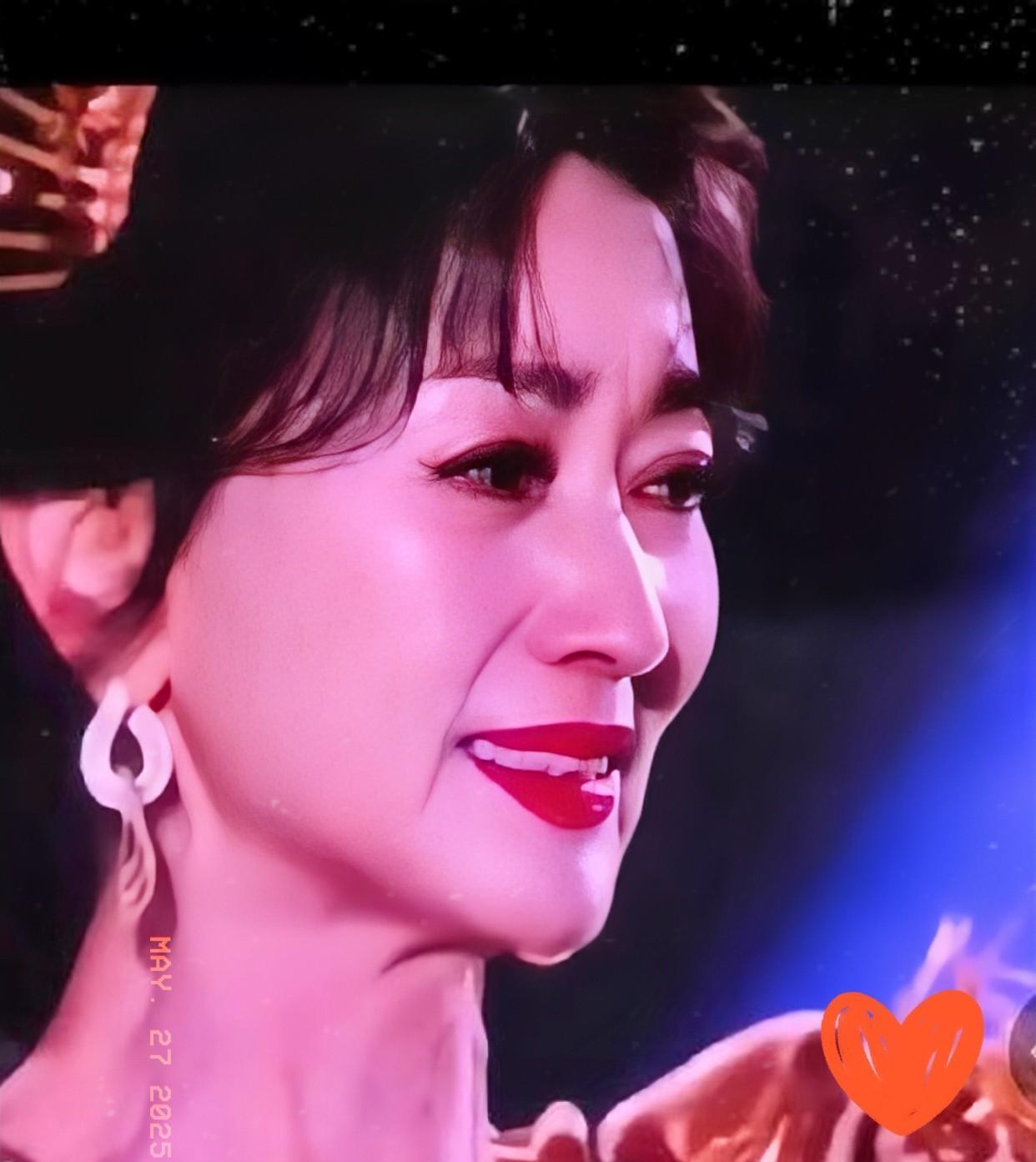 刚刚刷到
赵雅芝片场吸氧的新闻
真的震惊了……
赵雅芝，大家都叫她不老神话，因为