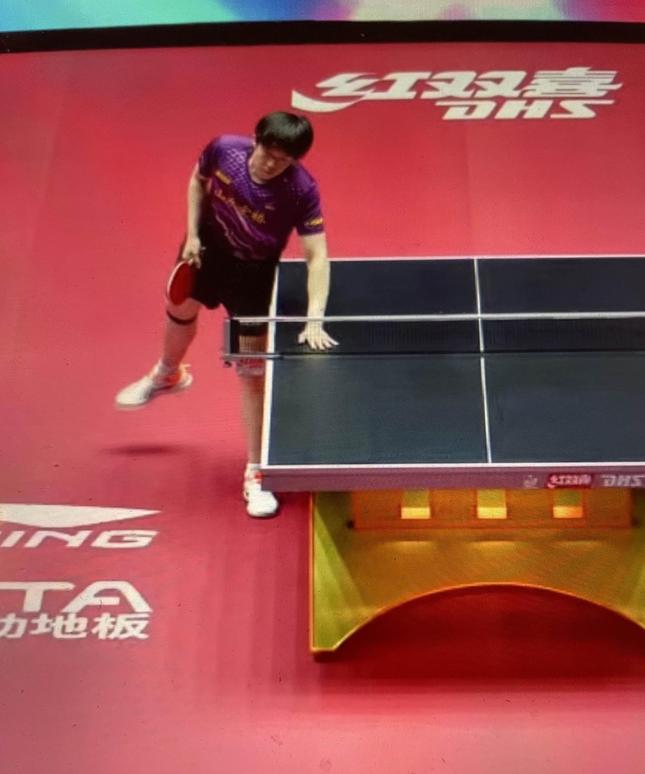 王楚钦3:0向鹏
乒超联赛第二阶段
黄石基地对阵山东魏桥
第三场男单
王楚钦对阵