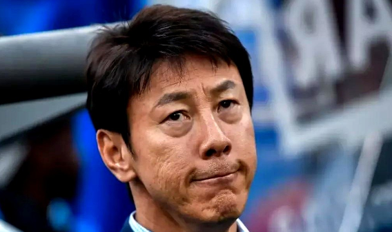 申台龙，曾经在世预赛率领印尼队不敌国足却非常不服的韩国教练，在伊万被辞去国足主帅