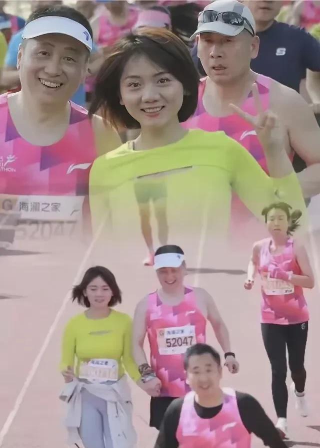 火热来袭，精彩呈现！
这是网友设计的无锡马拉松赛事海报，大家觉得如何？
哪位