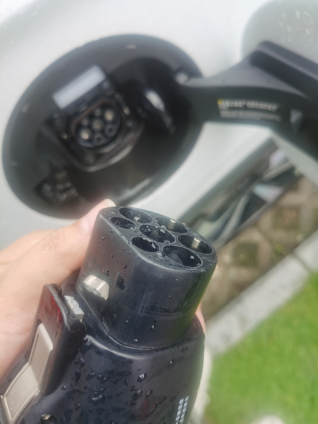 这个转换头接口断了太脆了吧
正常使用快两年了，下班拔枪发现枪头一起拔出来了，后面