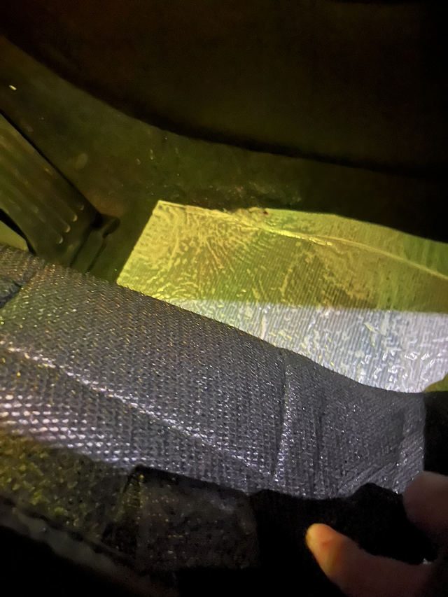 宋plus新车主驾驶位漏水
新车提车不到一个月，第一次发现主驾驶位漏水，没在意，