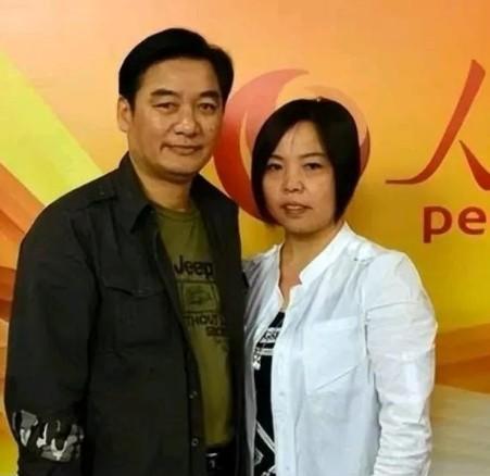 1985年，安徽21岁战士壮烈牺牲，战友方海鹰放弃上军校，替他尽孝，父母感动得泪