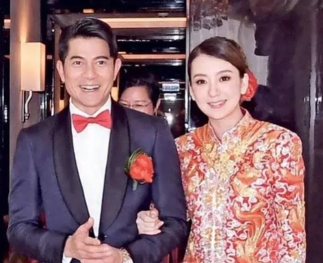 当年，51岁的天王郭富城，迎娶26岁娇妻方媛，结婚时，婚礼上的一切都是按照香港习