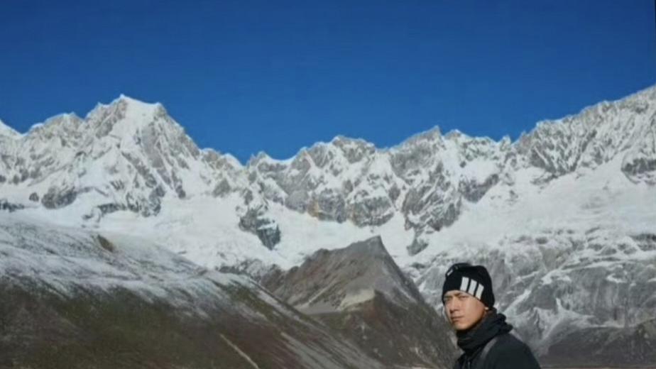 李现西藏徒步胶片照引发网络热议