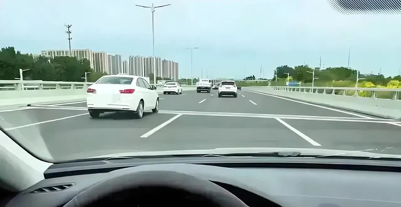 高速上你都开多少？

1、车速150以上：玩命

2、车速130 - 1