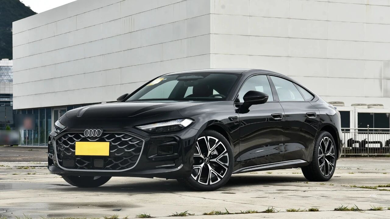 25万起的轿跑奥迪A5L带你体验无边框车门和超豪华内饰！