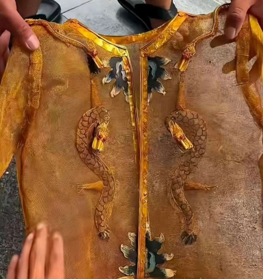 老乡种地刨出来的，只要500块就卖给我了，该不该赚他这一笔