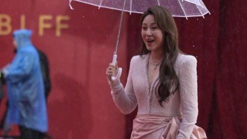 星光熠熠，红毯背后：十五届北京国际电影节，你看到了什么？