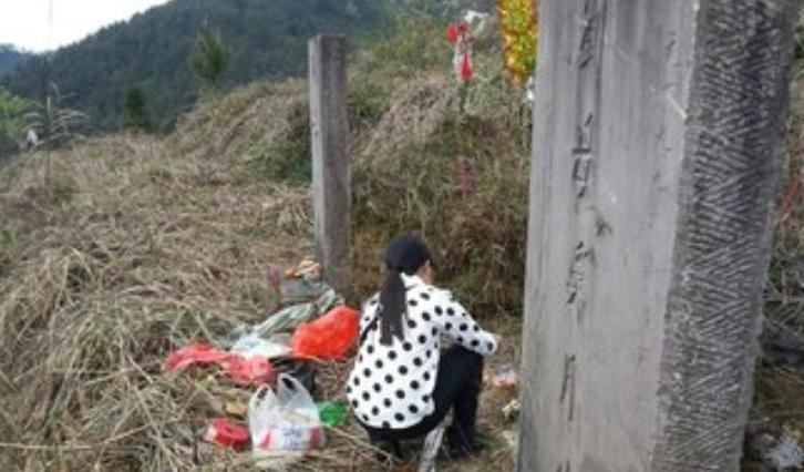 2006年，广西一女子给丈夫上坟的时候，竟然听到坟里传出丈夫的呼喊声，女子壮着胆