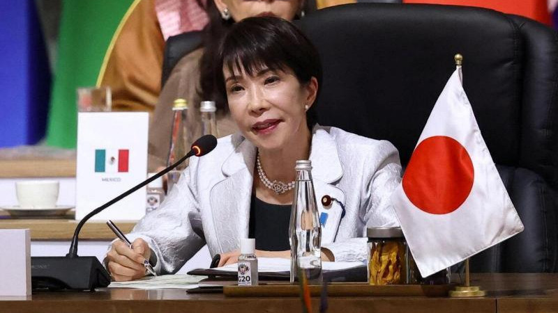 日本官邸一句拥核，中方停飞46条航线，特朗普最新发言话里有话