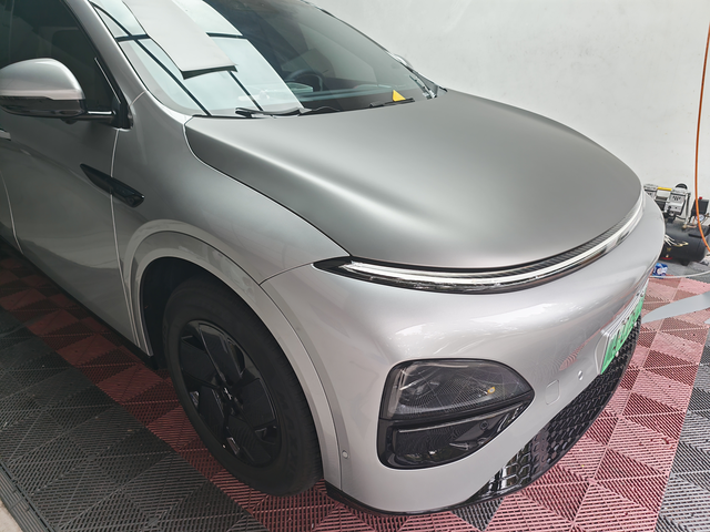 G6变装秀
一开始想着贴车衣，后来感觉这--磨砂银色
发现贴完后还是质感在线