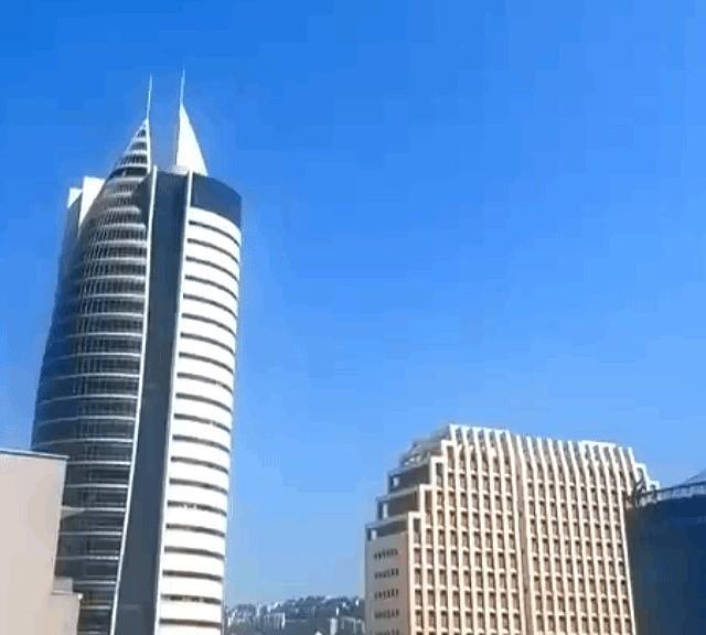 文章标题：最近几天数十名摩萨德
就在刚刚，伊朗再次向以色列海法地区发射了弹道导弹