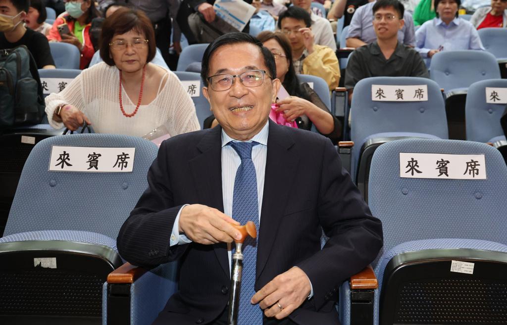 怂了？害怕了？ 陈水扁发声：竹篙斗菜刀
本月25日开始，多位蓝委皆在社群平台转发