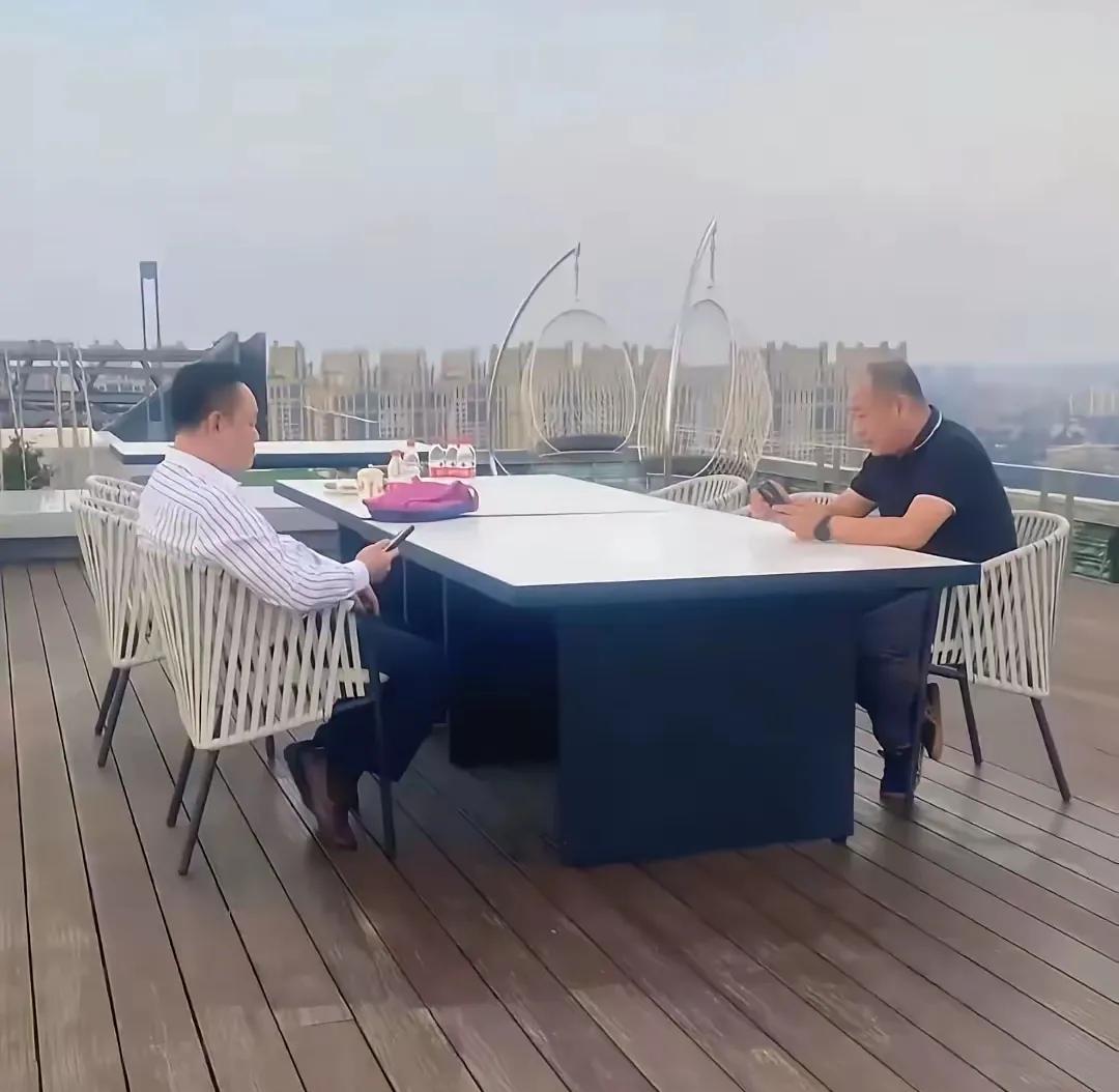 你们有什么资格评价他
自不量力