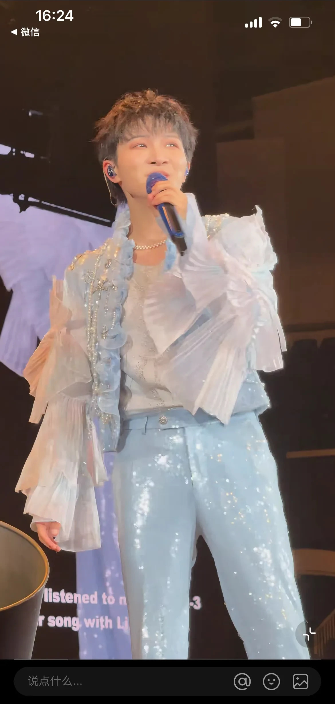 追星不敢告诉老公











我的朋友追星追到北美去了，竟然连看三场周