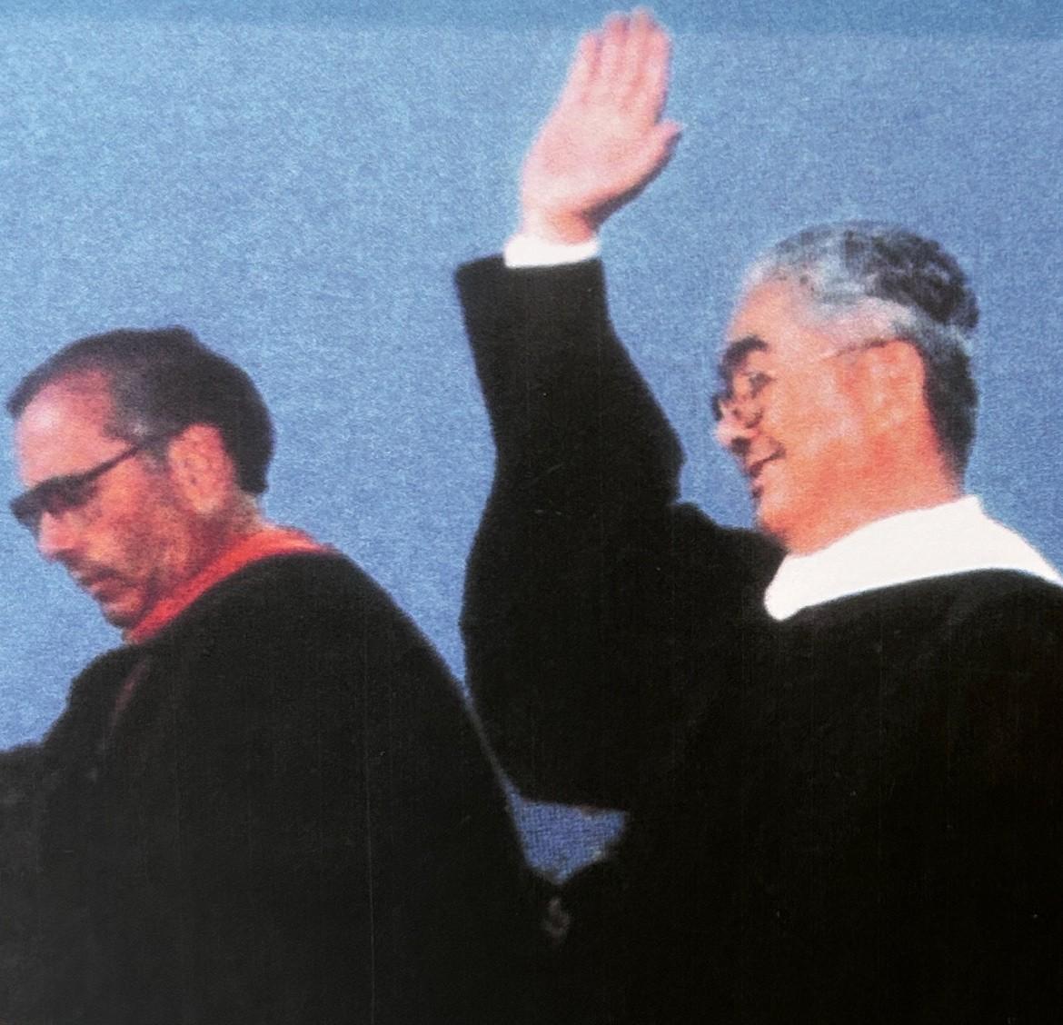 1986年4月，荣毅仁在美国接受霍夫斯特拉大学授予的名誉法学博士学位。#新锐创作