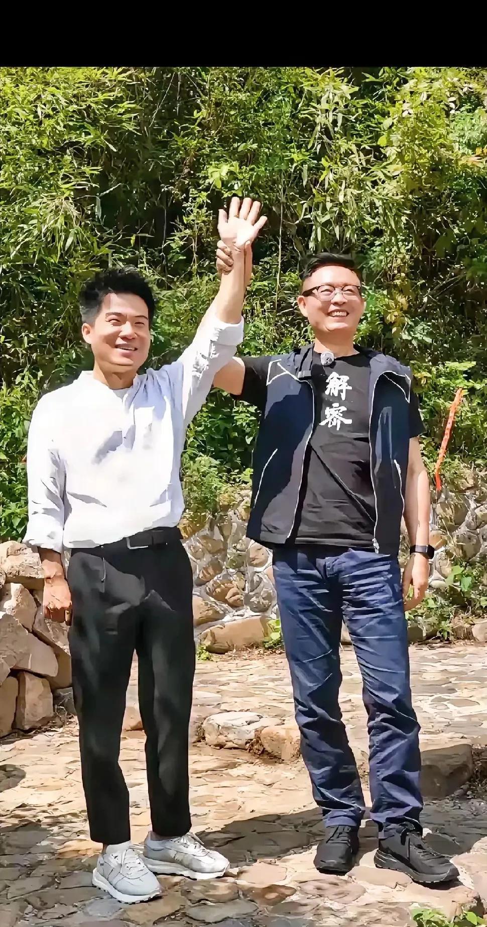 在这热闹的世上，麦家老师眼神够毒，一下就戳中董宇辉年年探访背后“心里装着文化人”