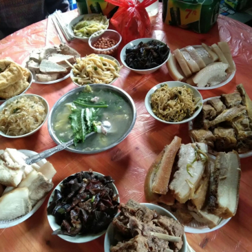 广西某地的酒席，为什办的如此潦草？
