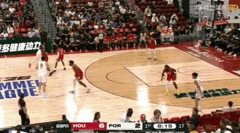 对阵火箭，杨瀚森第一节打得太挣扎了！不断失误和犯规！好在，后三节终于调整过来了！