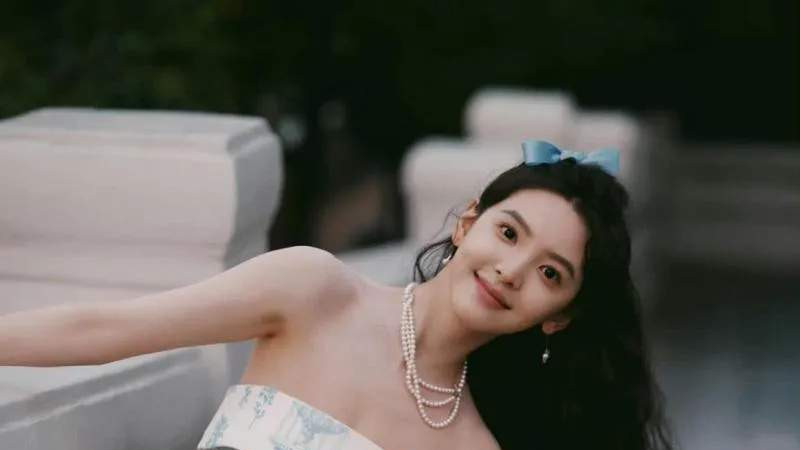 章若楠的美，一场氧气感与烟火气的漂亮共生，让人沉迷。