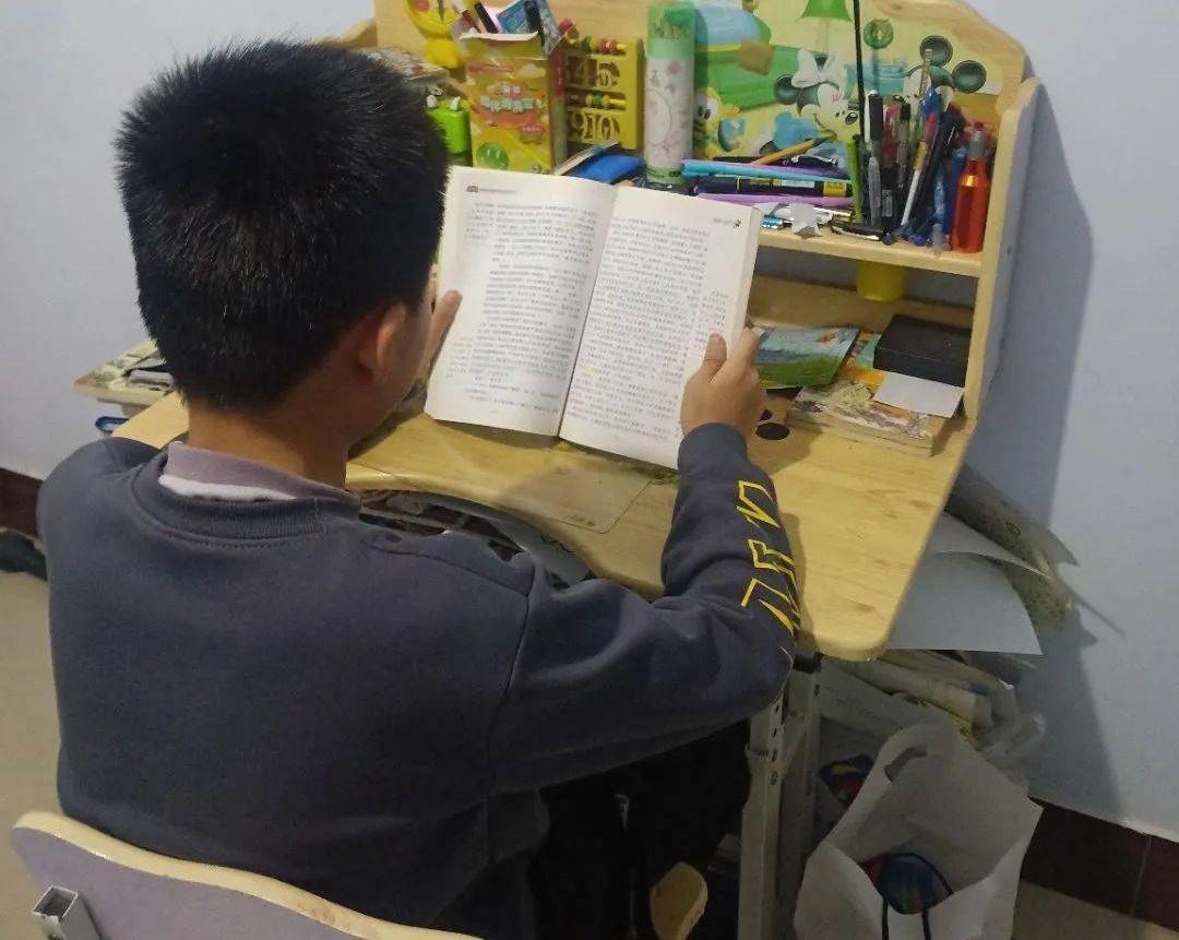 新初一各科这样学，成绩妥妥冲进年级前十！
1、语文：先从早读抓起，每天20分钟，